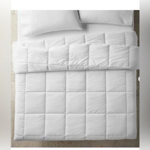New- Casaluna Premium Down Alternative Comforter- White